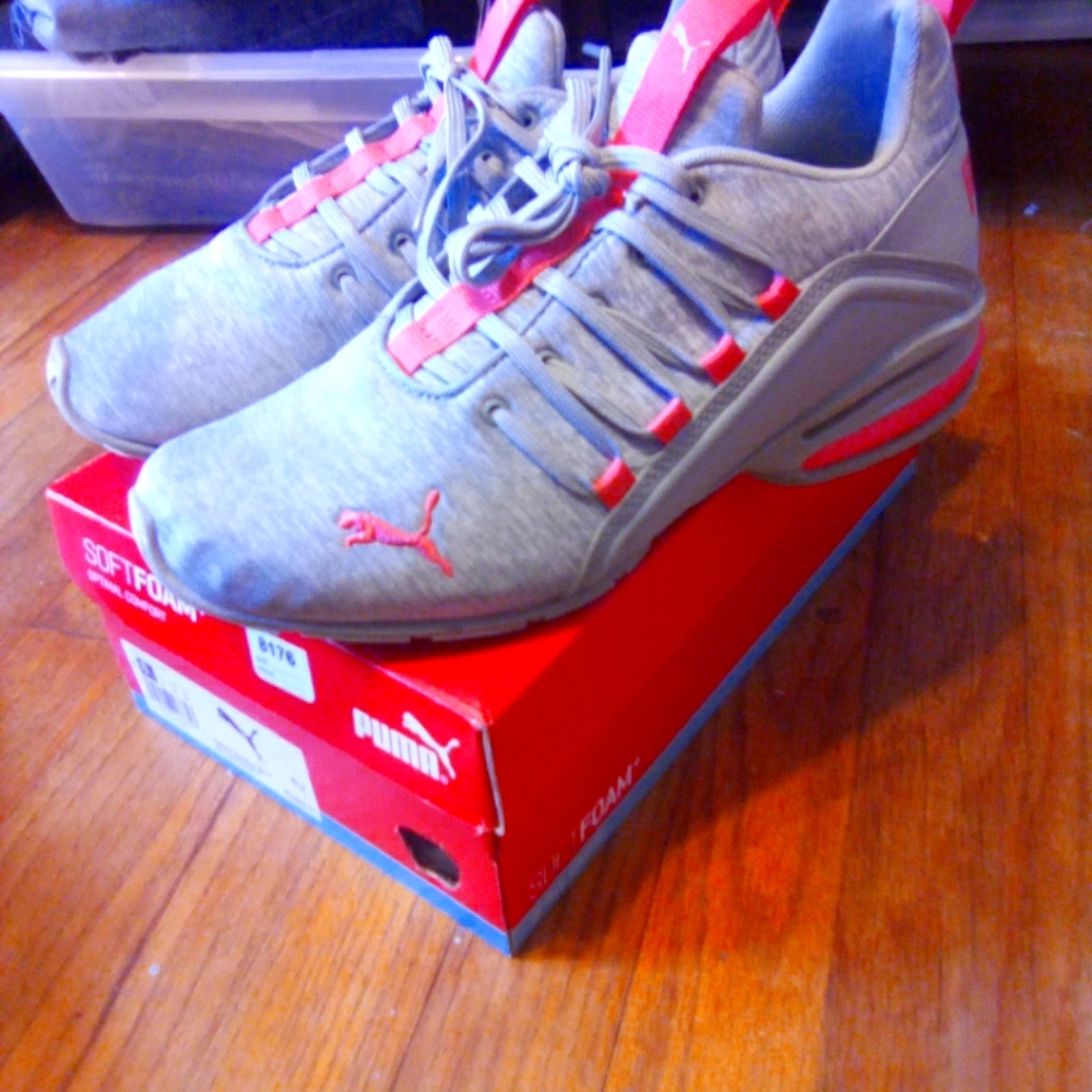 Size 8.5 pumas pink and gray